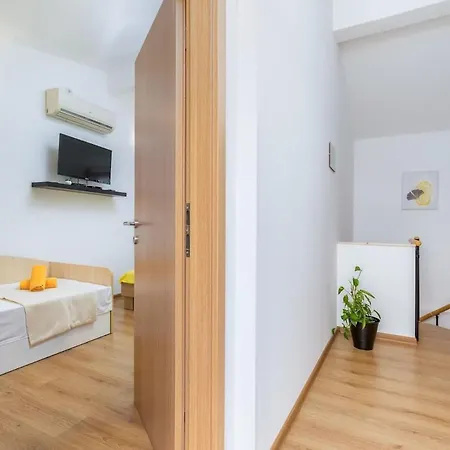 Dory With Private Pool And Garden 別荘 Fažana