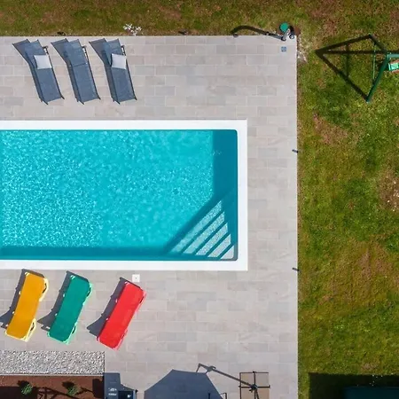Dory With Private Pool And Garden