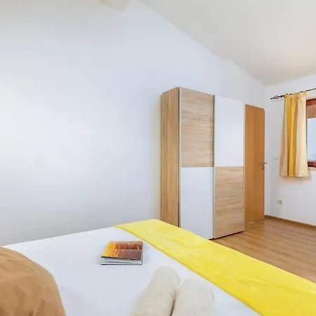 別荘 Dory With Private Pool And Garden Fažana