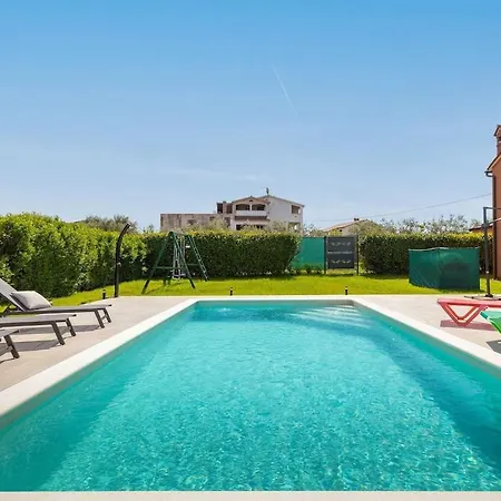 Dory With Private Pool And Garden * Fažana