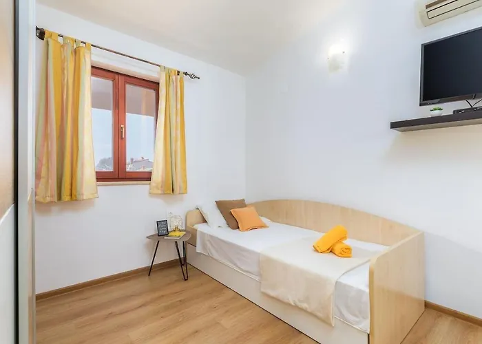 Dory With Private Pool And Garden *