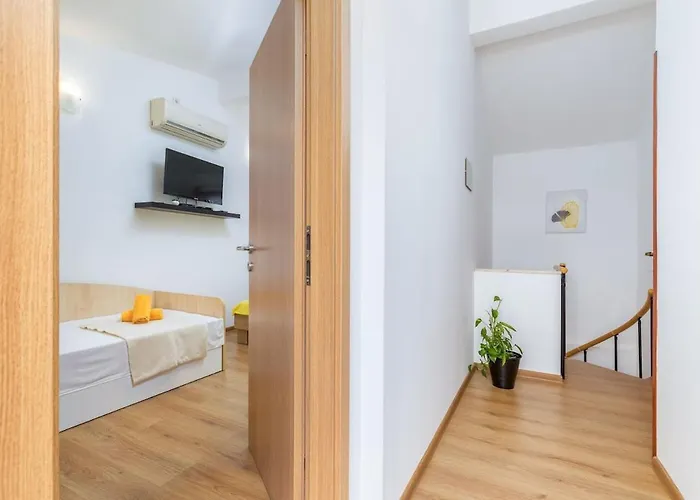 Dory With Private Pool And Garden Tatil Evi Fažana