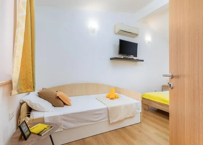 Dory With Private Pool And Garden *