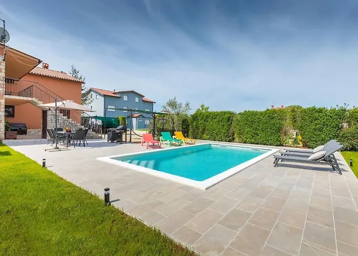 Dory With Private Pool And Garden Fažana