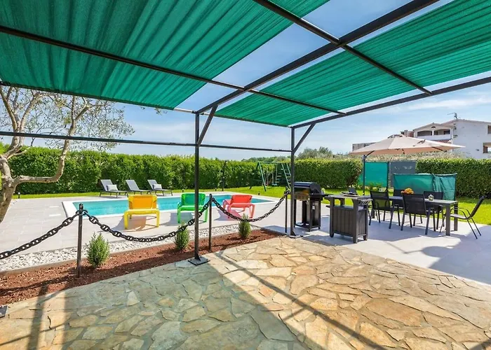 Dory With Private Pool And Garden * Fažana